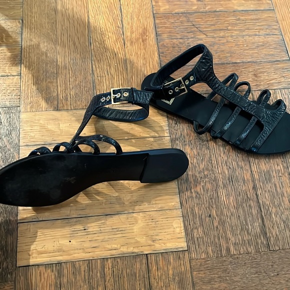 Givenchy crocodile style leather gladiator sandals with gold detail. Gorge! 👡 - Picture 2 of 5